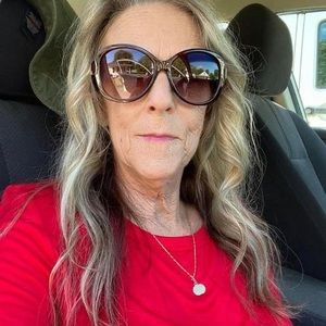 Meet your Posher, Carol